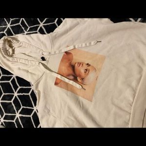 Ariana Grande H&M cropped sweater